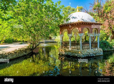 Parque de María Luisa: Um Oásis Verdant e Artístico em Sevilha!