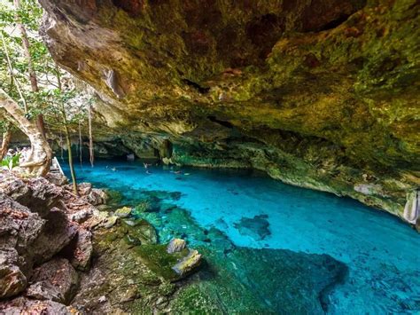 Cenotes Dos Pocitos: Uma Jornada Refrescante Através do Tempo em Kantenah!