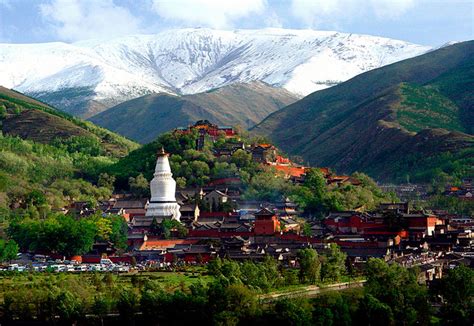 Monte Wutai: Uma Montanha Sagrada que Abraça a História e a Natureza!