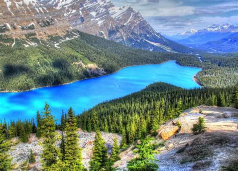 O Lago Hulun, um Espelho Azul Refletido nas Montanhas!