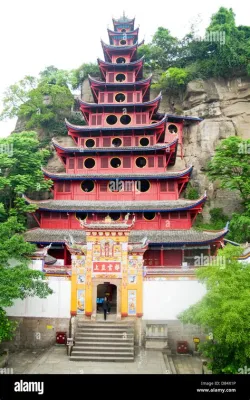 Pagoda Beijiang: Uma Maravilha Arquitetônica com Vistas Espetaculares do Rio Yangtzé!